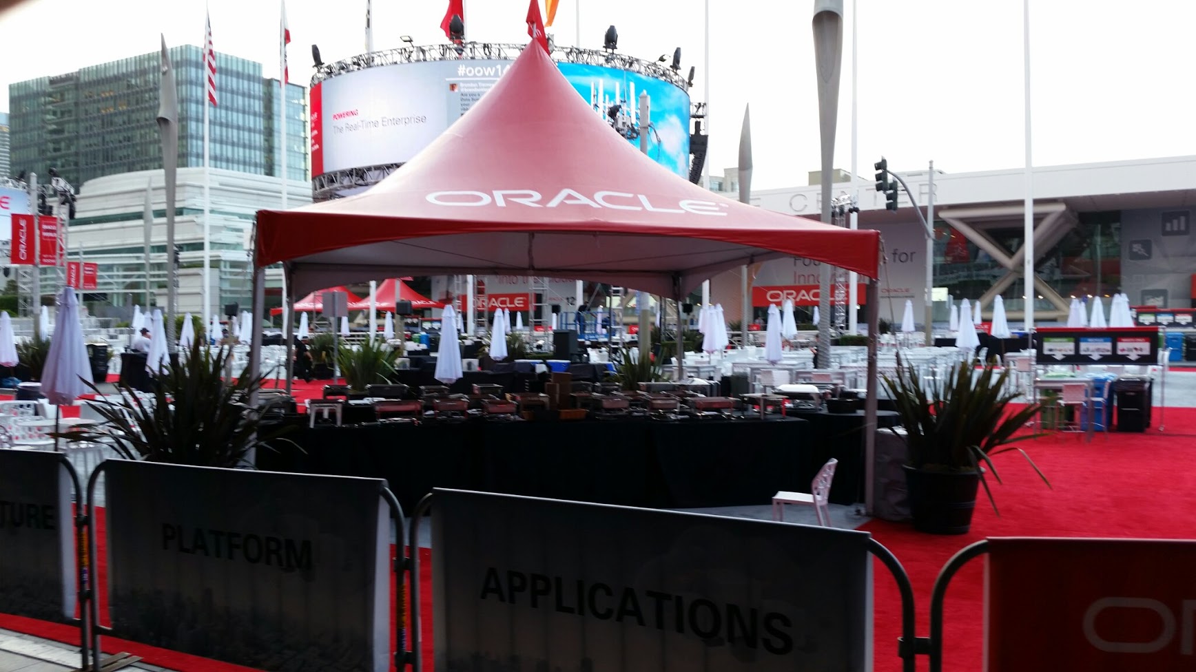 2014 Oracle OpenWorld the stage.