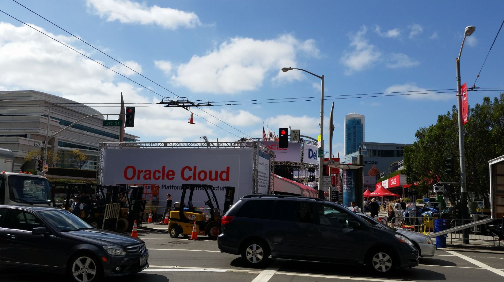 2014 Oracle OpenWorld with Oracle Cloud logo.