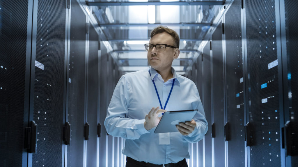 it-technician-in-datacenter